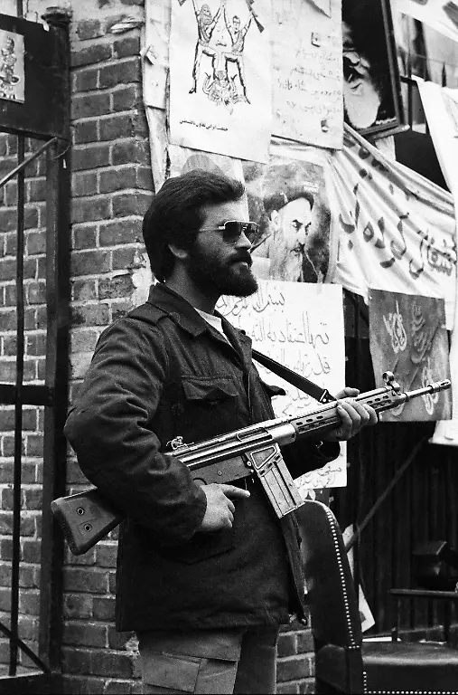 Iranian-Revolutionary-Guard-stands-on-guard-duty-outside-the-former-US-embassy-building-where-Iranian-students-hold-52-US-diplomats-hostage-in-Tehran-6th-November-1979