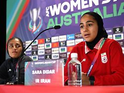 Tränen, Träume, Protest: Irans Fußballerinnen zerbrechen an den größten aller Sorgen