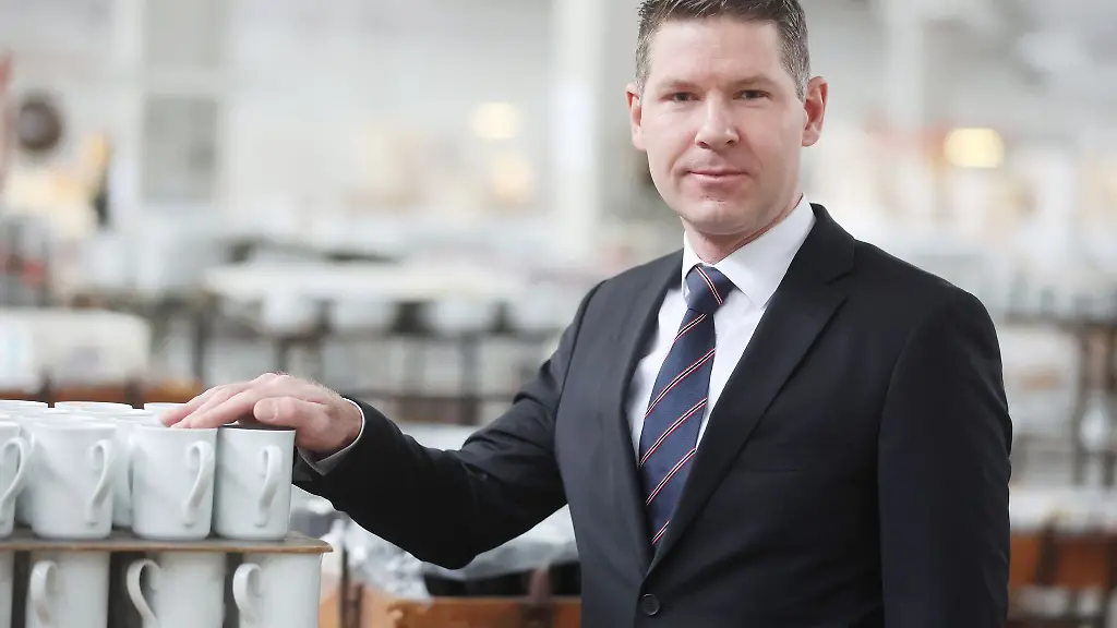 Geschaeftsfuehrer-Daniel-Jeschonowski-steckt-mit-der-Porzellanmanufaktur-Kahla-in-finanziellen-Schwierigkeiten