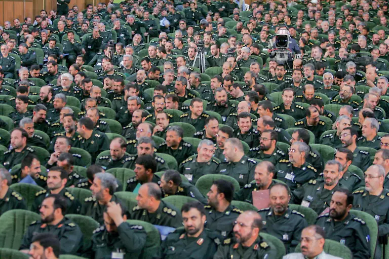 Iran-Ahmadinejad-Meets-IRGC-And-Basij-Commanders-Iranian-commanders-sit-and-wait-for-President-Mahmoud-Ahmadinejad-during-a-meeting-with-the-IRGC-and-Irans-Basij-militia-in-Tehran-on-May-7-2006