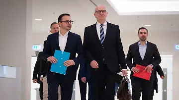 579533006