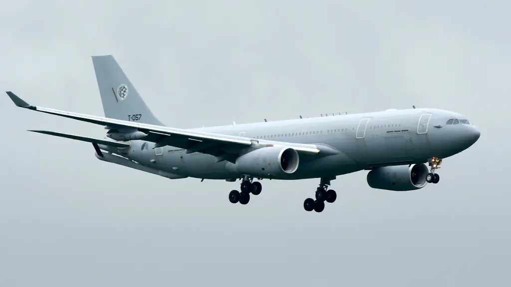 Ein-Airbus-A330-MRTT-Tankflugzeug-der-multinationalen-NATO-MRTT-Flotte-bei-der-Ankunft-auf-der-JASDF-Chitose-Air-Base-zur-bisher-groessten-gemeinsamen-Luftstreitkraftuebung-Pacific-Skies-24-Der-Luftwaffebstuetzpunkt-ist-der-Hauptstuetzpunkt-der-Japan-Air-Self-Defence-Force-in-Nordjapan-und-hat-die-Aufgabe-Japans-Seegrenzen-zu-Russland-zu-ueberwachen-Chitose-19-07