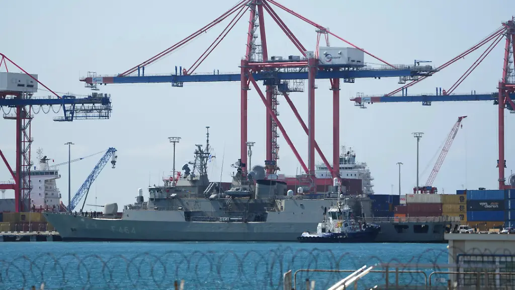 The-Greek-frigate-Psara-docks-at-the-port-of-Limassol-Cyprus-Wednesday-March-4-2026