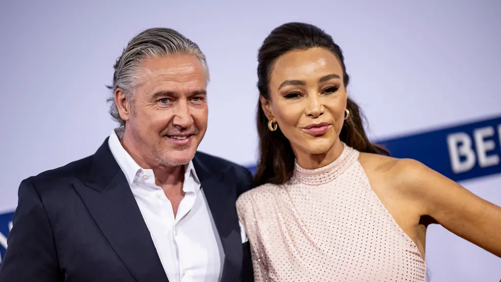 Franjo-Pooth-und-Verona-Pooth-nehmen-am-roten-Teppich-der-Bertelsmann-Party-2025-teil-Das-Unternehmen-mit-Sitz-in-Guetersloh-laedt-Vertreter-aus-Unterhaltung-Kultur-und-Politik-in-seine-Hauptstadtvertretung-ein