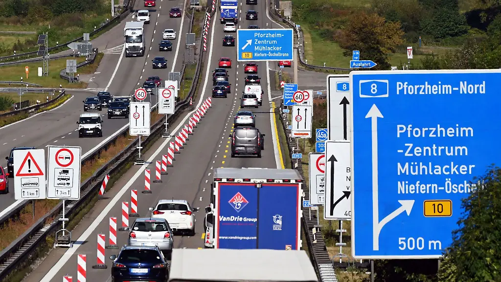 Die-A8-wird-aktuell-ausgebaut-und-es-gibt-immer-wieder-Unfaelle-im-Bereich-des-neuen-Laermschutztunnels