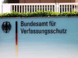 Behördenfehler mit fataler Folge: Verfassungsschutz verwechselt Frau mit Neonazi - sie verliert ihren Job