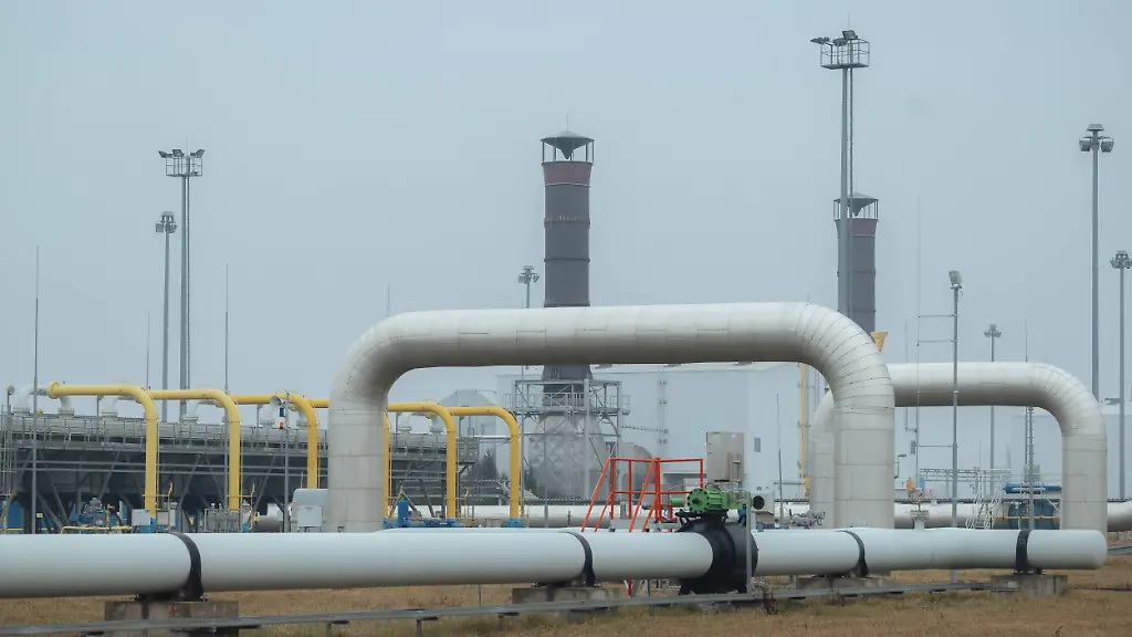 Gas-flow-at-minimum-at-Eustream-gas-facility-near-Ukrainian-border-VELKE-KAPUSANY-SLOVAKIA-FEBRUARY-28-General-view-of-the-Eustream-gas-facility-on-February-28-2025-in-Velke-Kapusany-Slovakia-Ukraine-s-pipeline-network-has-long-transported-Russian-gas-into-Slovakia-and-other-European-countries-and-this-facility-the-biggest-of-its-kind-in-Europe-serves-as-the-entry-point-for-gas-from-Ukraine-Due-to-allegations-that-it-was-financing-Russia-s-ongoing-war-against-Ukraine-Ukraine-suspended-the-passage-of-Russian-gas-as-of-January-1-The-action-compelled-Slovakia-to-import-gas-through-Hungary-which-imports-Russian-gas-through-the-TurkStream-pipeline-Slovakia-World-Editorial-use-only-Please-get-in-touch-for-any-other-usage