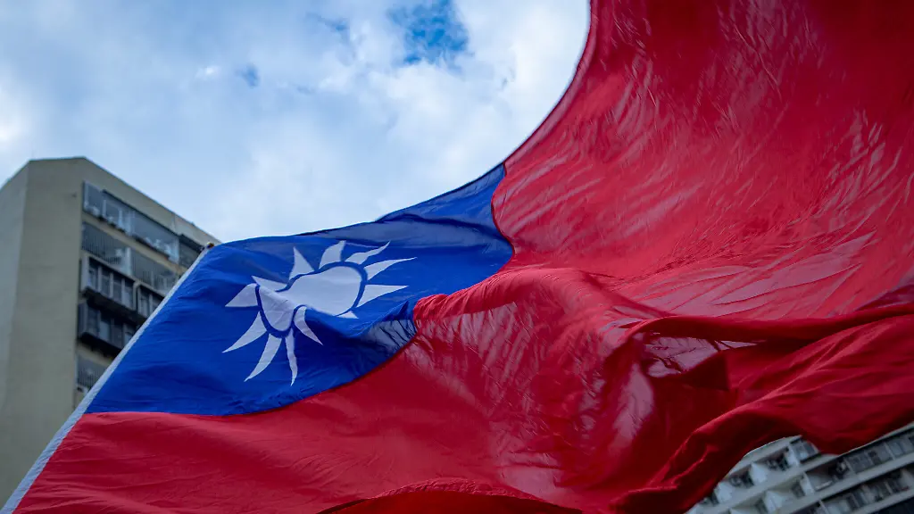 January-1-2026-Kaohsiung-City-Zuoying-District-Taiwan-In-KaohsiungA-a-a-s-Guomao-Community-a-former-military-dependentsA-a-a-village-in-Zuoying-District-residents-welcomed-the-New-Year-with-a-traditional-flag-raising-ceremony-at-dawn-The-community-once-home-to-families-of-soldiers-who-relocated-from-China-after-1949-retains-a-strong-sense-of-collective-memory-and-cultural-identity-Today-the-ceremony-not-only-celebrates-the-start-of-2026-but-also-honors-the-unique-heritage-of-TaiwanA-a-a-s-juAA-ncAA-n-military-dependentsA-a-a-villages-where-generations-have-preserved-the-values-of-resilience-and-community-spirit-amid-rapid-urban-change