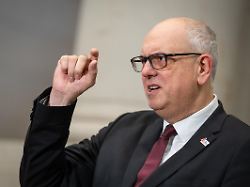 Konzerne "nutzen Krise aus": Bovenschulte fordert Übergewinnsteuer wegen Benzinpreisen