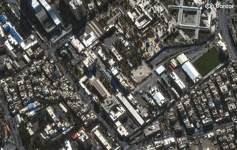 Dieses-von-Vantor-zur-Verfuegung-gestellte-Satellitenbild-zeigt-das-Islamische-Revolutionsgericht-vor-Luftangriffen