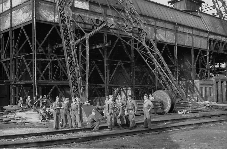 Zabrze-Sept-1947-Vocational-Industrial-Training-School-No-4-teaching-young-miners-for-the-needs-of-the-industry-and-trade-ministry-at-the-Makoszowy-hard-coal-mine