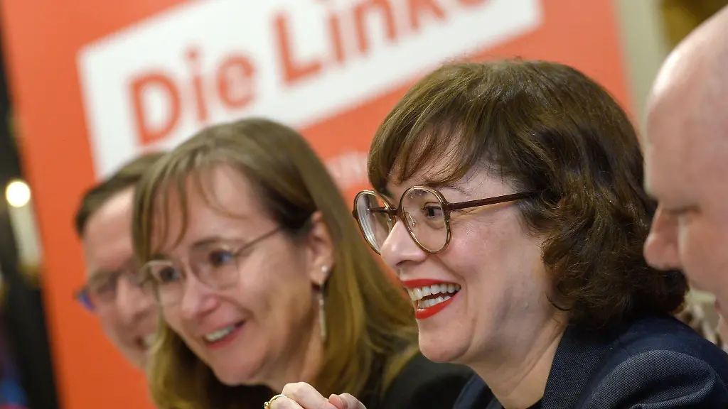 Antonia-Kaloff-rechts-will-in-den-Landtag-Spitzenkandidatin-Eva-von-Angern-ist-dort-Fraktionschefin-der-Linken