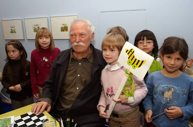 Der-Illustrator-Kinderbuchautor-und-Schriftsteller-Janosch-alias-Horst-Eckert-bei-der-Eroeffnung-seiner-Ausstellung-im-Koblenzer-Ludwig-Museum