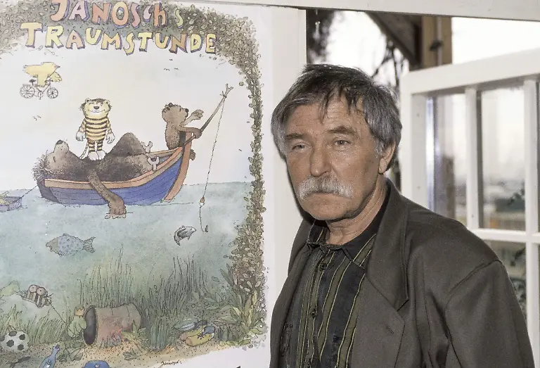 Janosch-Horst-Eckert-deutscher-Illustrator-Kinderbuchautor-und-Schriftsteller-hier-1990-Personen-Portrait-Portraet-Zeichner-writer-Literatur-rmr17