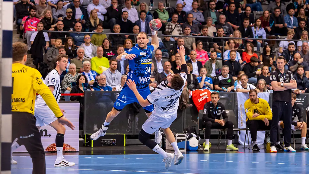 Stuttgart-GERMANY-05-Maerz-2026-Kai-Haefner-TVB-Stuttgart-34-beim-Zweikampf-gegen-Rasmus-Ankermann-THW-Kiel-22-waehrend-dem-Match-zwischen-dem-TVB-Stuttgart-und-dem-THW-Kiel-am-24-Spieltag-der-Daikin-Handball-Bundesliga-Bundesliga-in-der-Porsche-Arena