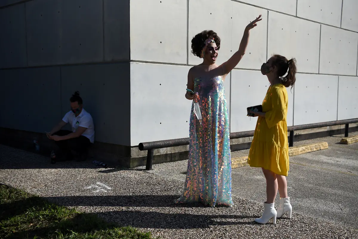 2020-11-04T002559Z-825109085-RC20WJ9BDW8C-RTRMADP-3-USA-ELECTION-TEXAS-BAR