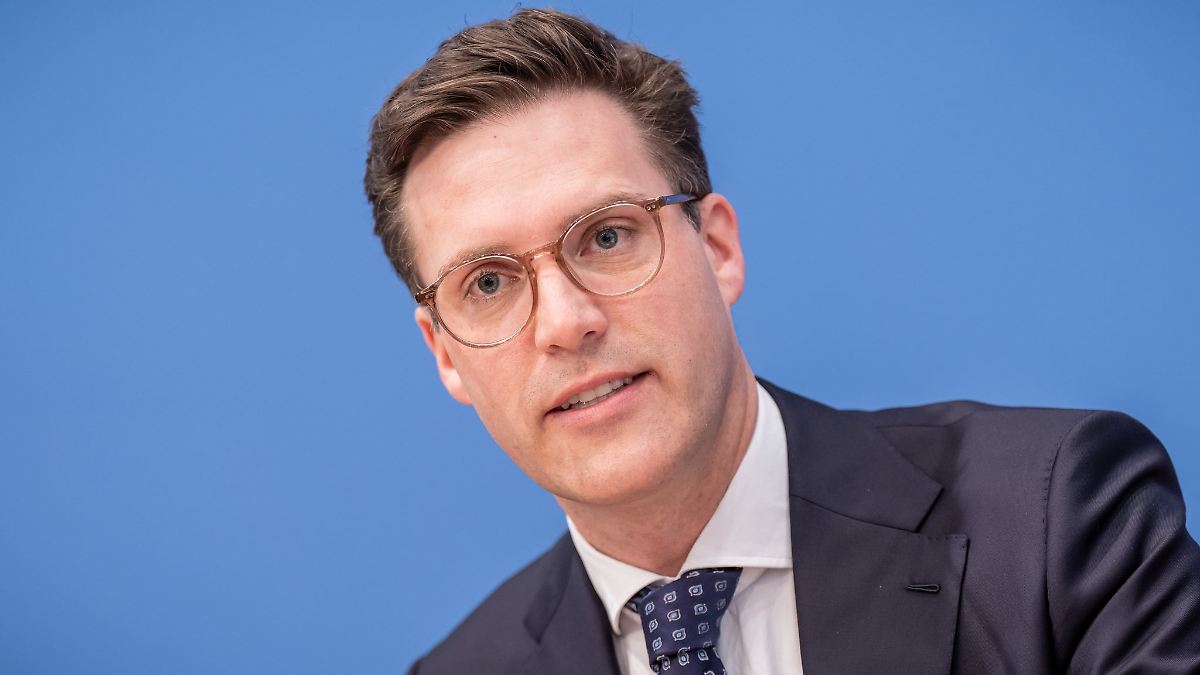 Hohe Spritpreise - Hagel kritisiert Ölkonzerne