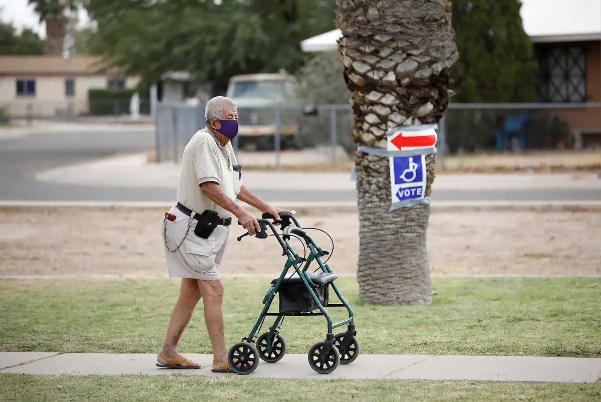 2020-11-03T203809Z-248527783-RC2WVJ99MCT7-RTRMADP-3-USA-ELECTION-ARIZONA