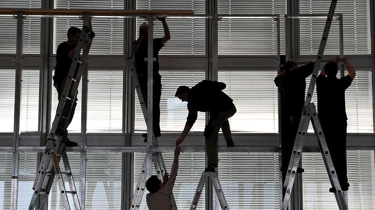 Sicherer Stand auf der Leiter: Produktion und Auftragseingänge legen zu.
