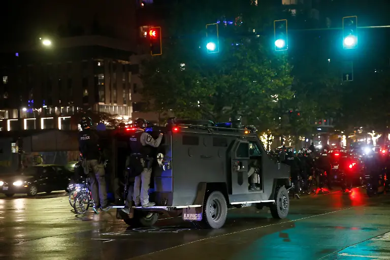 2020-11-04T060346Z-1947132584-RC26WJ9CISM4-RTRMADP-3-USA-ELECTION-WASHINGTON