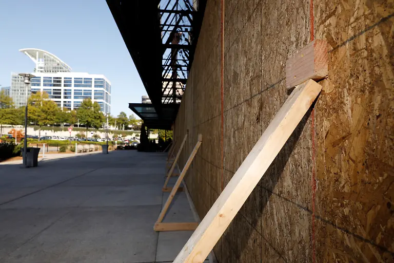 2020-11-03T203726Z-334253295-RC2WVJ98I7XP-RTRMADP-3-USA-ELECTION-GEORGIA