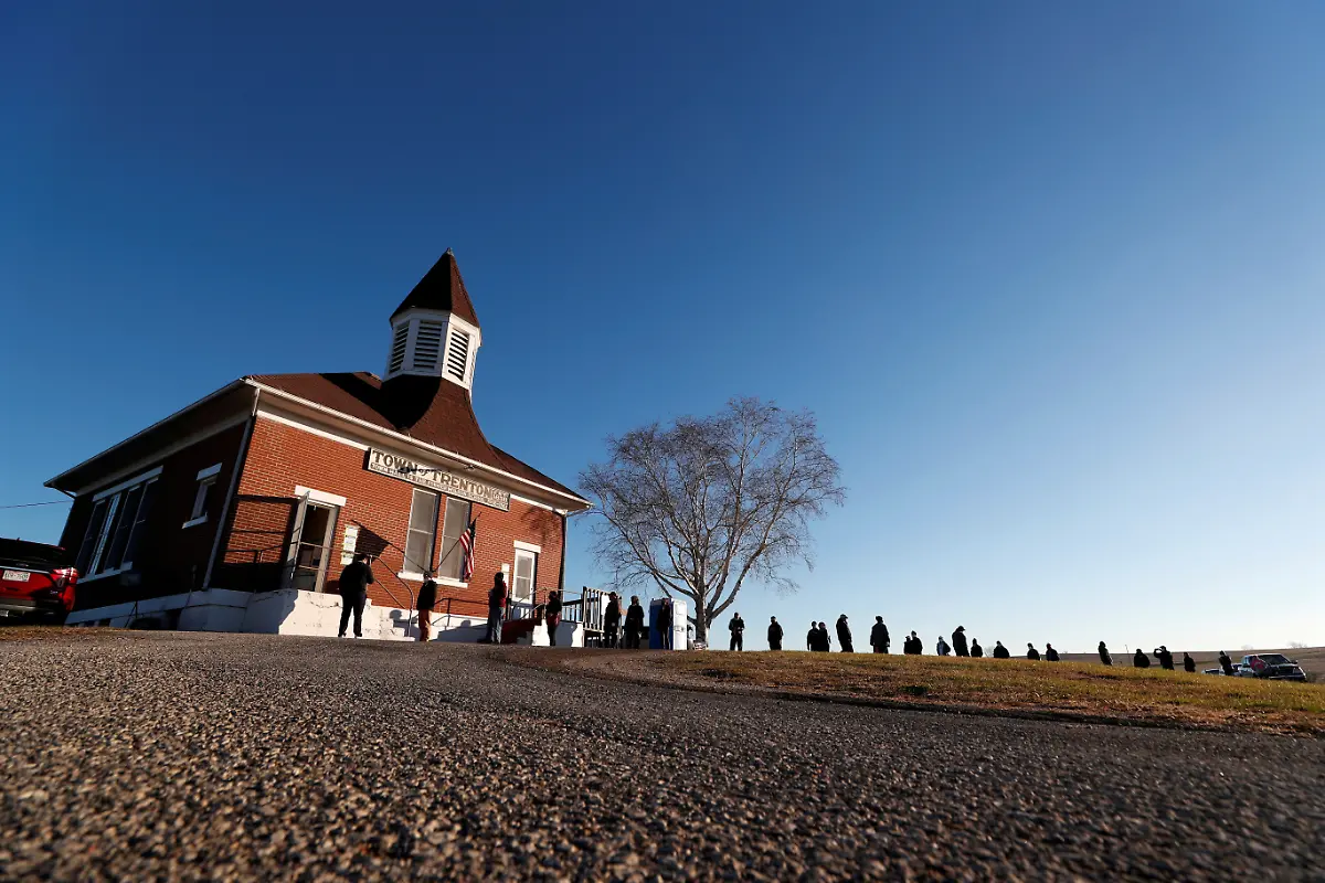 2020-11-03T161639Z-516436746-RC2RVJ9EP8TA-RTRMADP-3-USA-ELECTION-WISCONSIN