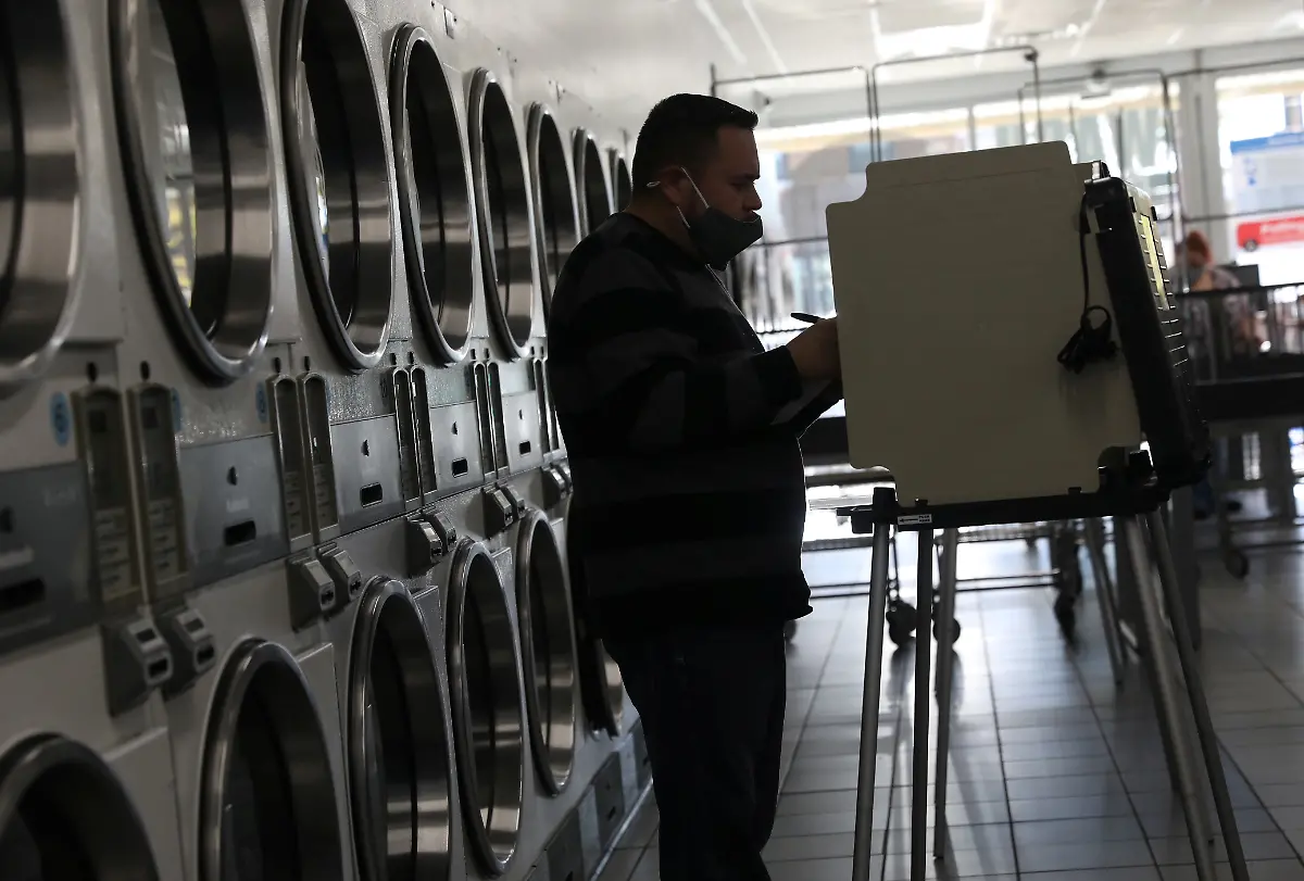 2020-11-03T182201Z-1454796230-RC2UVJ9DXTBE-RTRMADP-3-USA-ELECTION