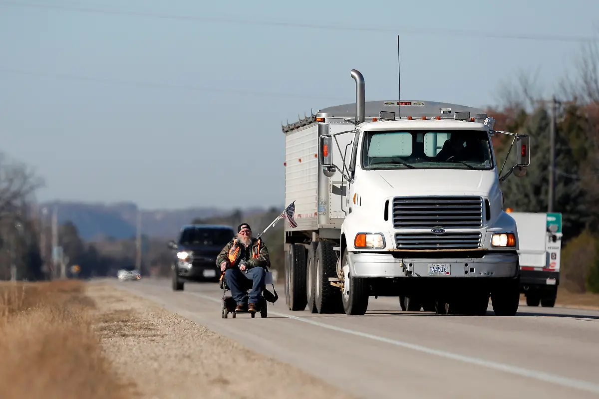 2020-11-03T165409Z-1171772587-RC2SVJ9P0EDW-RTRMADP-3-USA-ELECTION-WISCONSIN