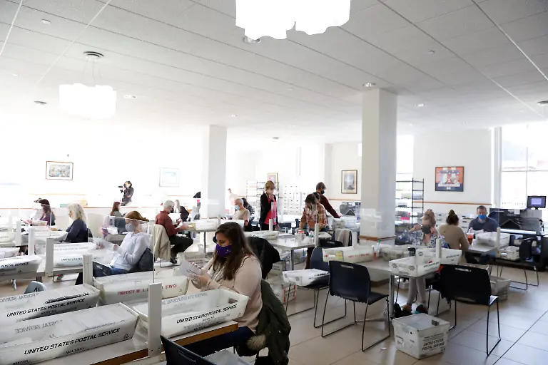 2020-11-03T160244Z-296342024-RC2SVJ94H71C-RTRMADP-3-USA-ELECTION-PENNSYLVANIA