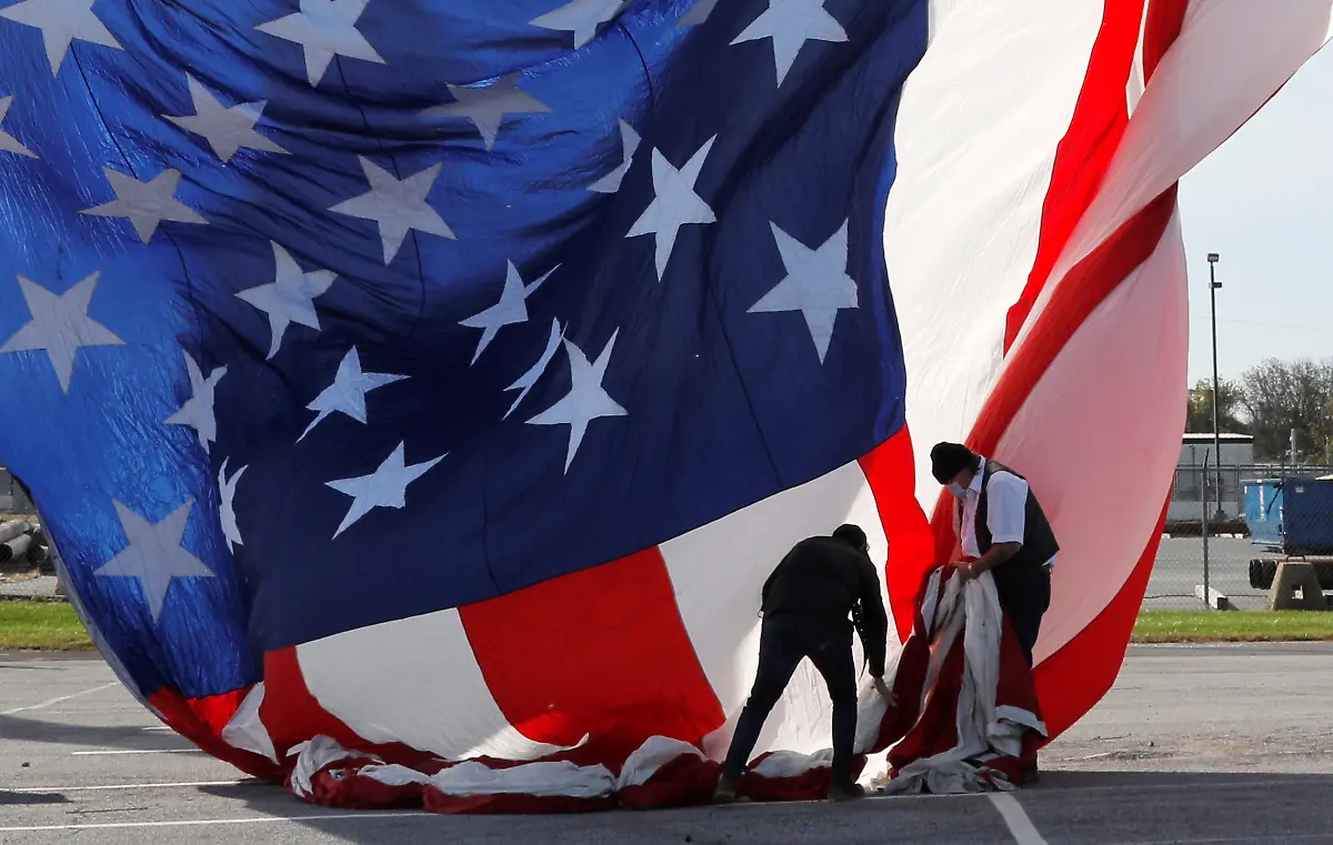 2020-11-03T155441Z-837629532-RC2RVJ9Z8PSO-RTRMADP-3-USA-ELECTION-BIDEN-1