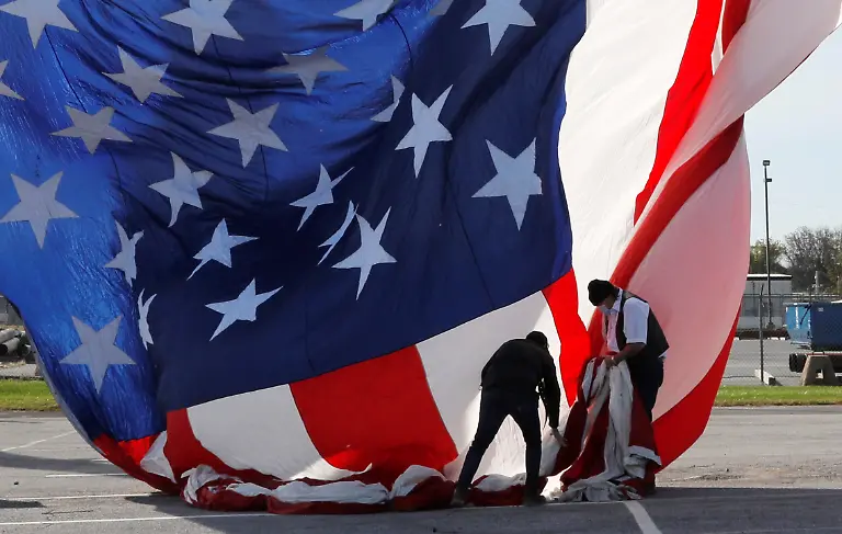 2020-11-03T155441Z-837629532-RC2RVJ9Z8PSO-RTRMADP-3-USA-ELECTION-BIDEN-1