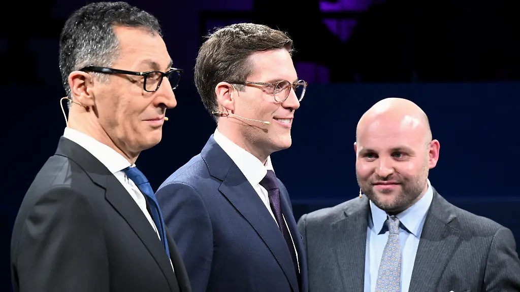 Die-Spitzenkandidaten-zur-Landtagswahl-Cem-Oezdemir-Gruene-l-r-Manuel-Hagel-CDU-und-Markus-Frohnmaier-AfD-treffen-beim-Triell-aufeinander-Am-8-Maerz-wird-in-Baden-Wuerttemberg-ein-neuer-Landtag-gewaehlt