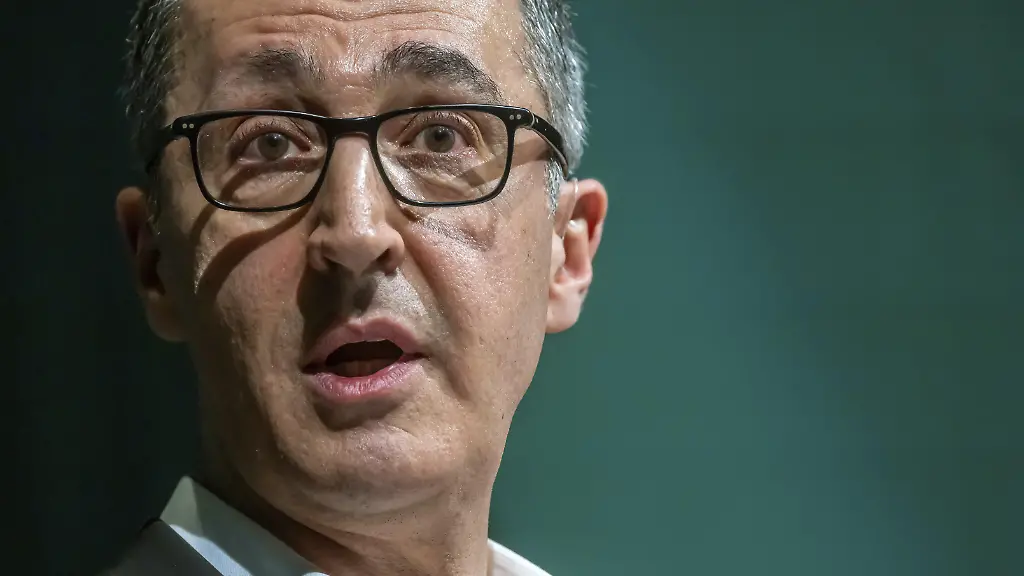 Politischer-Aschermittwoch-der-Partei-Die-Gruenen-in-Biberach-Im-Mittelpunkt-Wahlkampf-zur-Landtagswahl-am-8-Maerz-mit-Spitzenkandidat-Cem-Oezdemir-Portraet