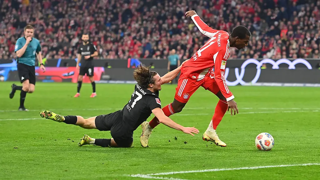 Foul-Rocco-REITZ-Borussia-Moenchengladbach-Aktion-Zweikampf-gegen-Nicolas-JACKSON-Bayern-Muenchen-zum-Elfmeter-Strafstoss-Strafraumszene-Fussball-1-Bundesliga-Saison-2025-2026-25-Spieltag-Spieltag25-FC-Bayern-Muenchen-Borussia-Moenchengladbach-4-1-am-06-03-2026-A-L-L-I-A-N-Z-A-R-E-N-A