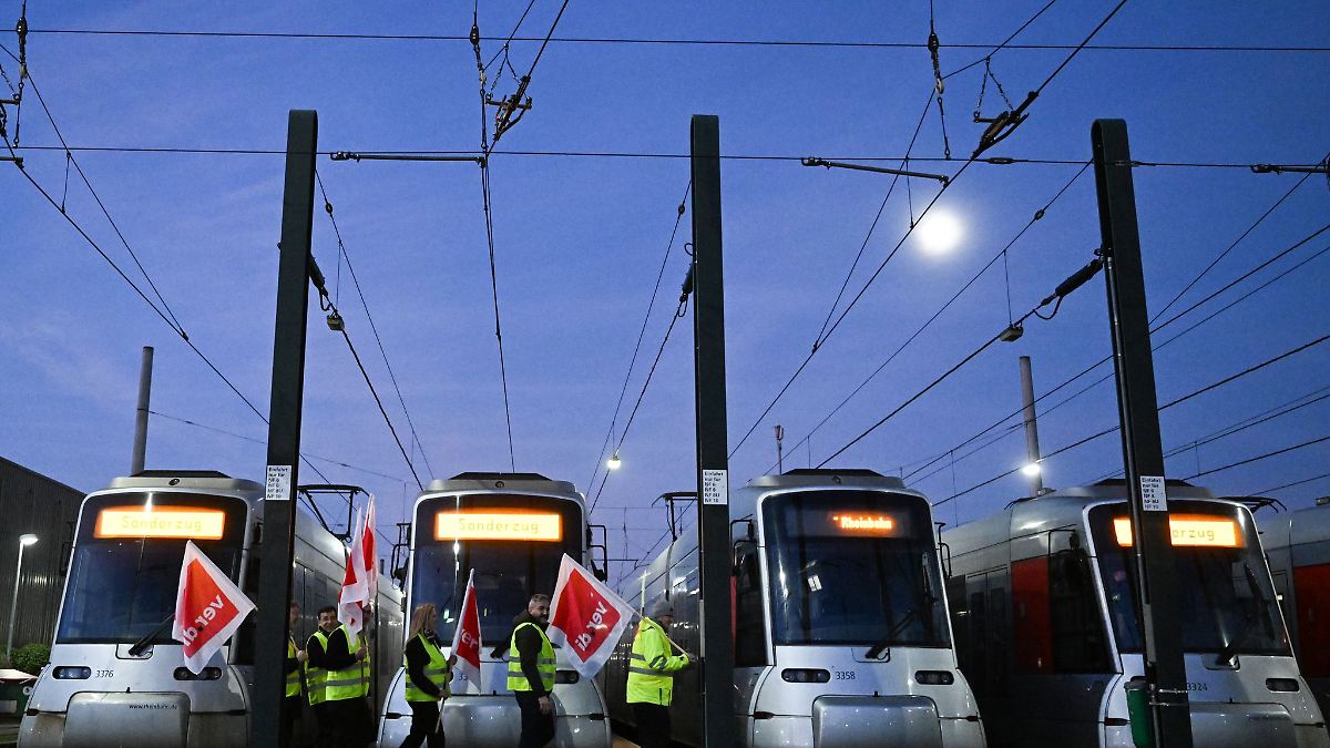 Warnstreiks in Düsseldorf und Bergischem Land