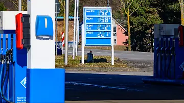 579960536
