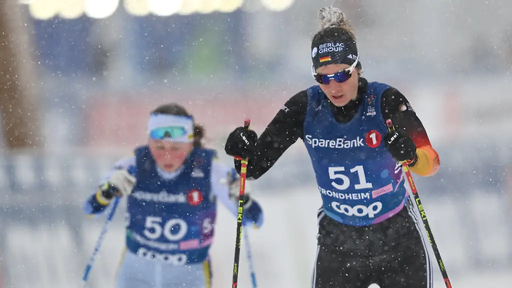 Ski-nordisch-Weltmeisterschaft-Langlauf-Damen-Sprint-Klassisch-Stehend-Qualifikation-Ellen-Westerlund-l-aus-Schweden-und-Kathrin-Marchand-aus-Deutschland-in-Aktion