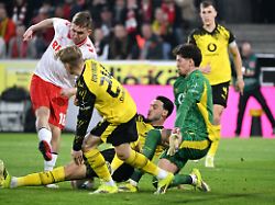 Was wird aus Kwasniok?: BVB trudelt gegen dezimierte Kölner aus - und kassiert Tor-Schreck