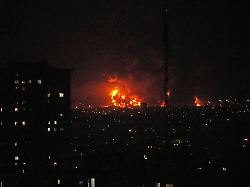 Flammen nahe Ölraffinerie: Iranische Staatsmedien melden US-israelischen Angriff auf Öllager in Teheran