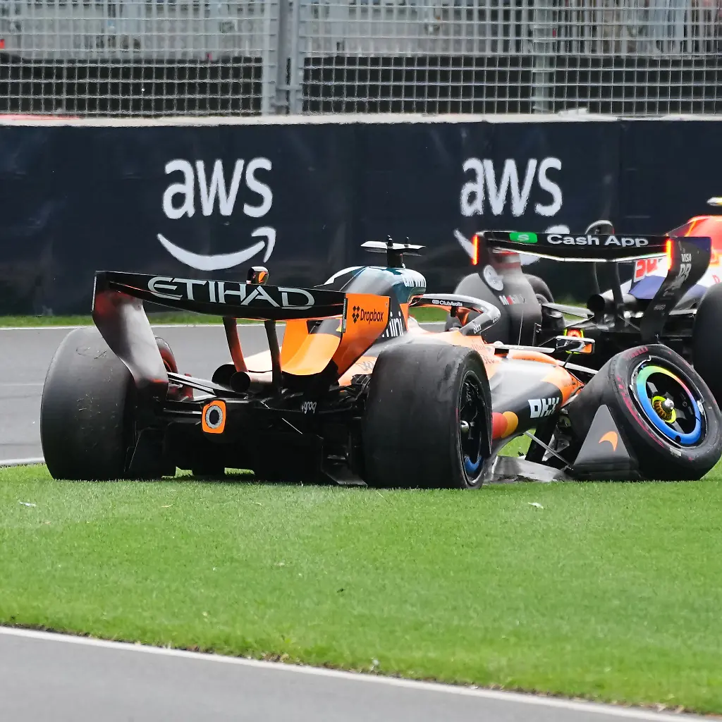 McLaren-driver-Oscar-Piastri-of-Australia-s-car-sits-on-the-track-after-he-crashed-during-the-formation-lap-ahead-of-the-Australian-Formula-One-Grand-Prix-at-Albert-Park-in-Melbourne-Australia-Sunday-March-8-2026