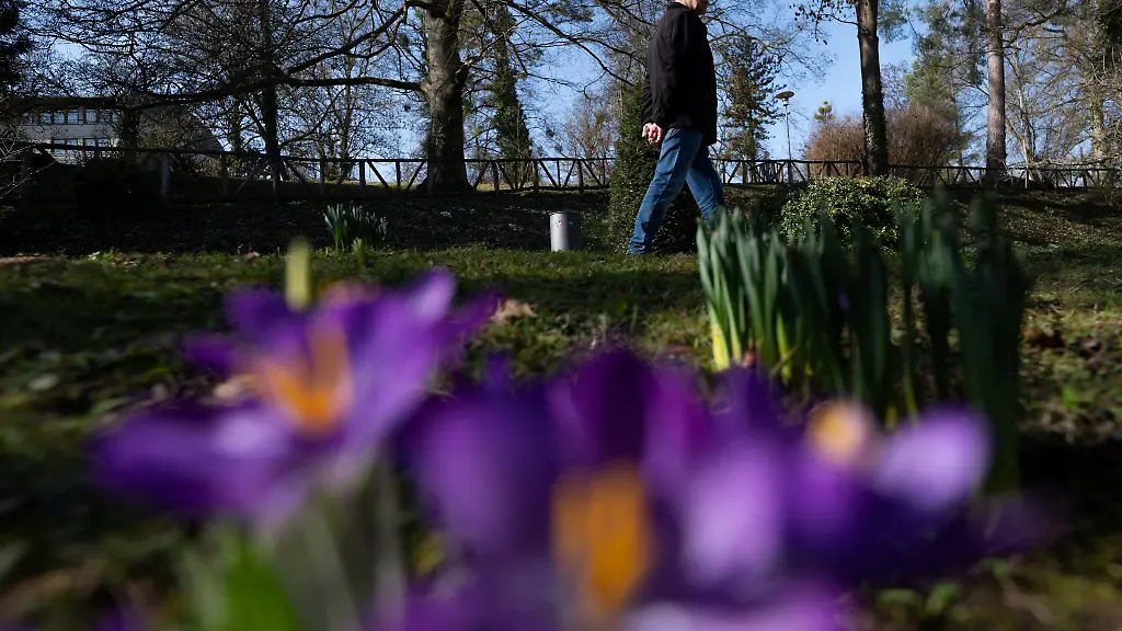 Tagsueber-bleibt-es-in-Hessen-mild-und-sonnig-nachts-drohen-Frost-und-Nebel
