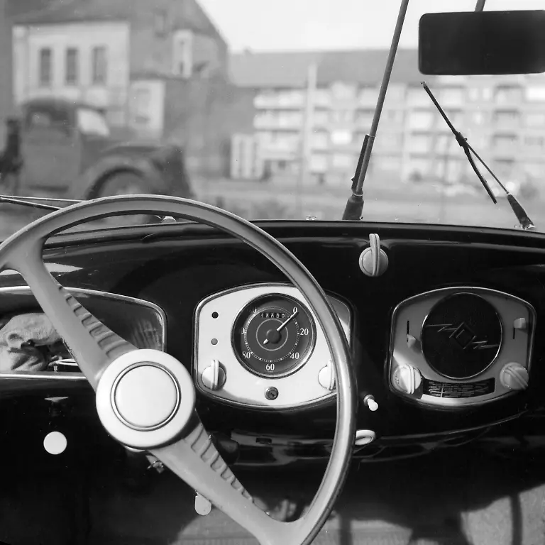 Das-Innere-eines-Kleinwagens-in-Deutschland-1954-Interior-of-a-car-Germany-1955
