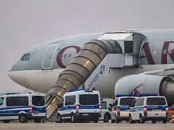 Handy-Ortung soll helfen: Bericht: Mehr als jede zweite Abschiebung scheitert