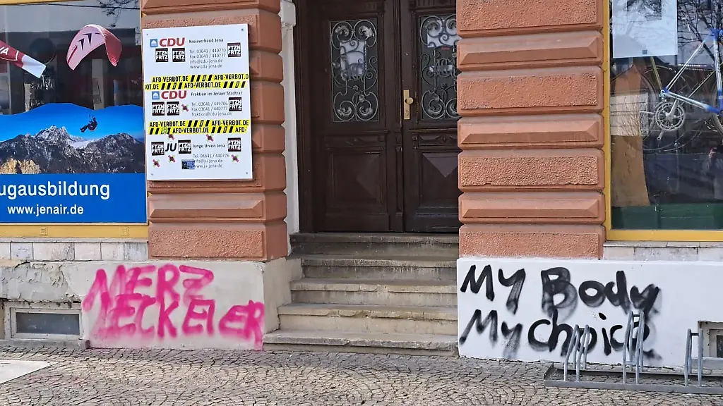 Das-Parteibuero-der-CDU-Jena-wurde-in-der-Nacht-beschmiert