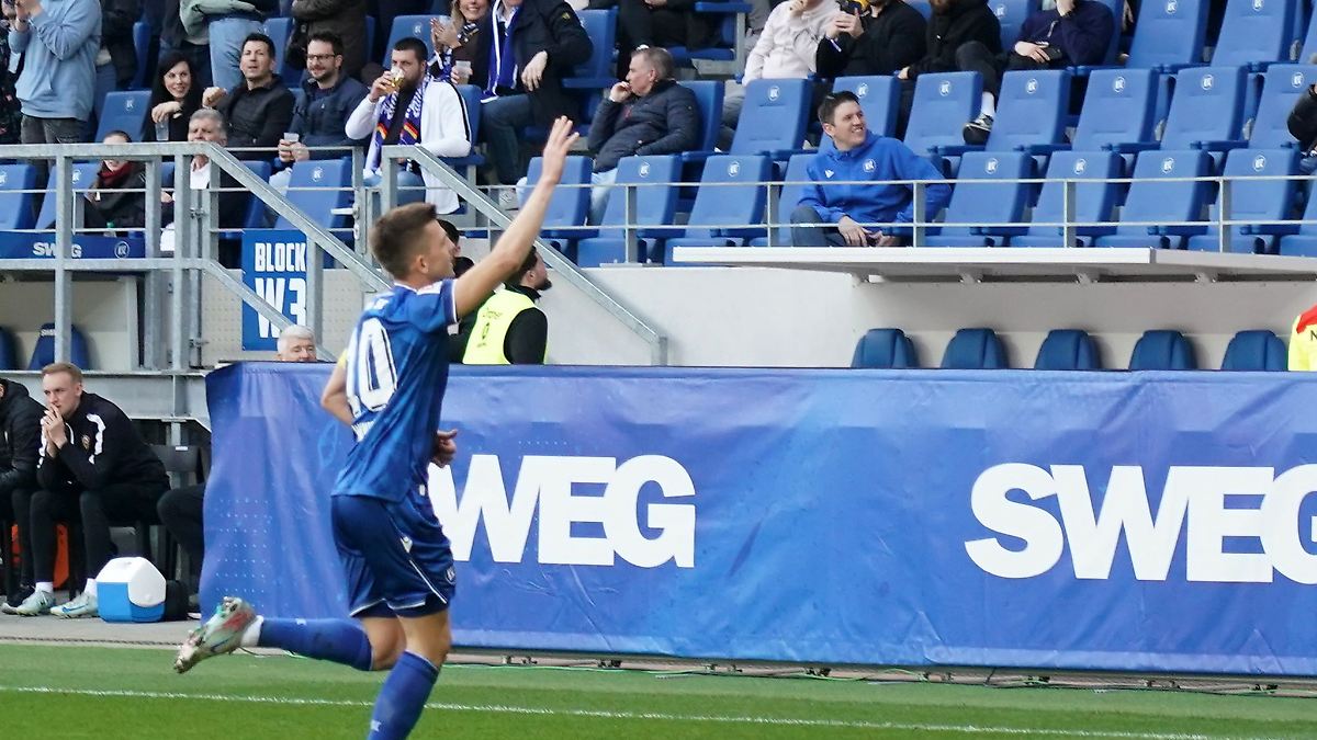 Elfmeter in der Nachspielzeit rettet KSC Remis gegen Dresden