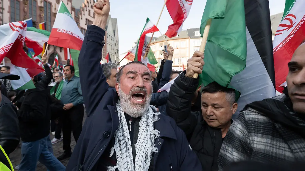In-Frankfurt-trafen-sich-Hunderte-zu-einer-Iran-Demo