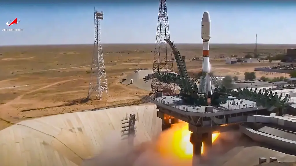 In-this-handout-photo-taken-from-video-released-by-Roscosmos-on-Tuesday-Aug-9-2022-a-Russian-Soyuz-rocket-lifts-off-to-carry-Iranian-Khayyam-satellite-into-orbit-at-the-Russian-leased-Baikonur-cosmodrome-near-Baikonur-Kazakhstan-A-Russian-rocket-has-successfully-launched-an-Iranian-satellite-into-orbit-The-Soyuz-rocket-lifted-off-as-scheduled-at-8-52-a-m-Moscow-time-0552-GMT-Tuesday-from-the-Russia-leased-Baikonur-launch-facility-in-Kazakhstan