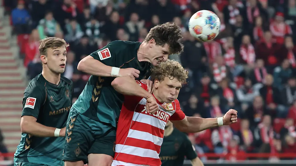 Jens-Stage-Leopold-Querfeld-Zweikampf-Spielszene-Aktion-Sport-Fussball-Fussball-Bundesliga-Herren-DFL-25-Spieltag-Saison-2025-2026-08-03-2026-1-FC-Union-Berlin-FCU-vs-SV-Werder-Bremen-DFL-regulations-prohibit-any-use-of-photographs-as-image-sequences-and-or-quasi-video