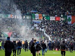"Old Firm" in Glasgow eskaliert: Pyro, Krawalle und Platzsturm beim Spiel der Erzrivalen
