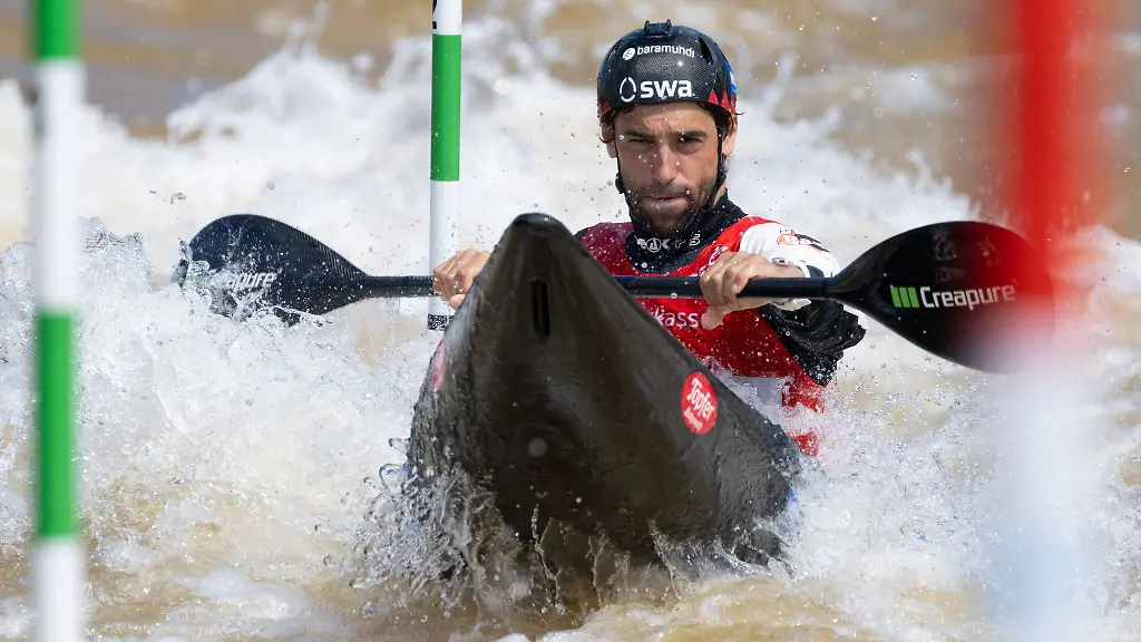 Im-Kanu-gehoerte-Hannes-Aigner-bis-2025-zur-Weltspitze-seine-Ambitionen-auf-den-Chefsessel-im-Augsburger-Rathaus-sind-aber-gescheitert